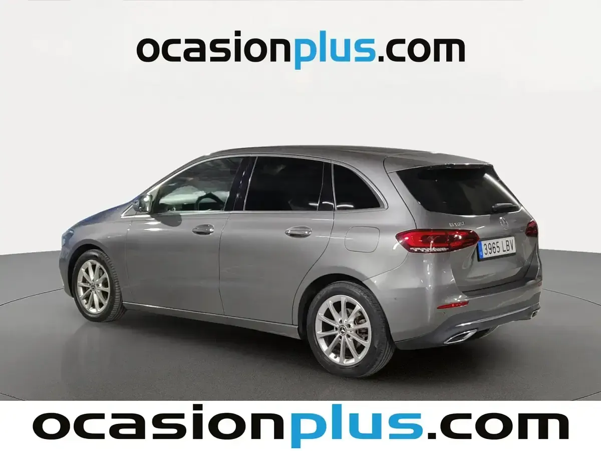 Usado Mercedes B180 136 CV (100 kW) 2019 Gris / plata Monovolumen