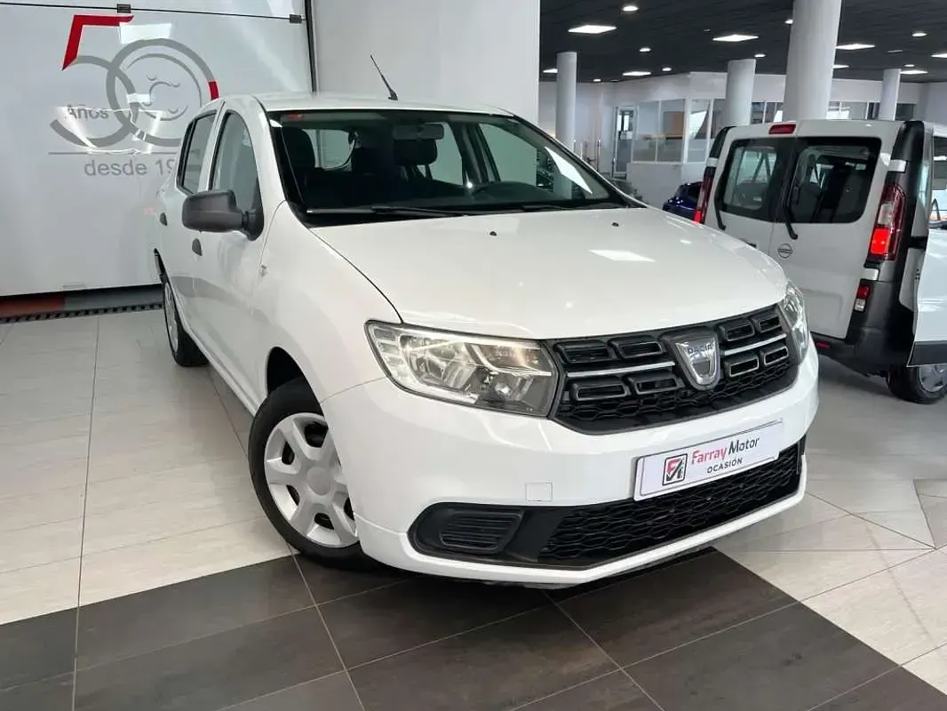 Usado Dacia Sandero Acces 75 CV (55 kW) 2019 Blanco Utilitario