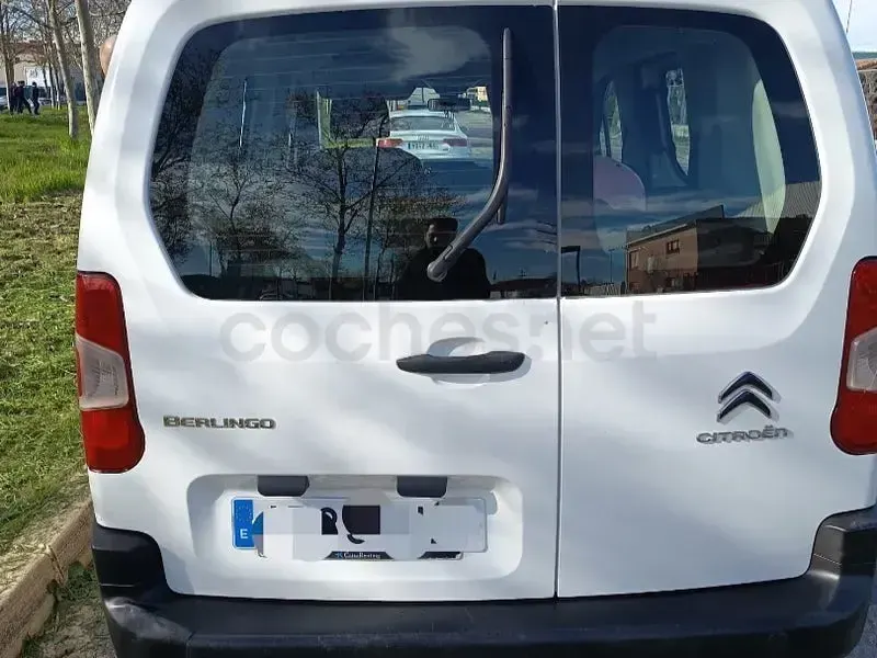 Usado Citroën Berlingo Live 102 CV (75 kW) 2020 Blanco Monovolumen