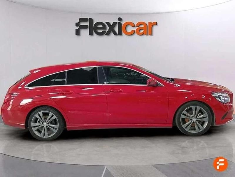 Usado Mercedes CLA200 Shooting Brake 136 CV (100 kW) 2017 Rojo Familiar