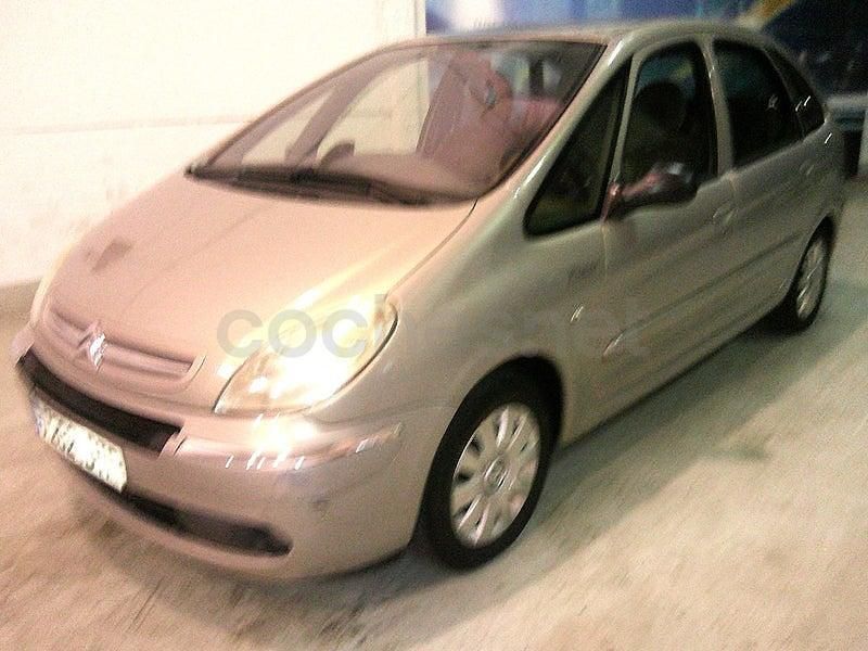 Usado Citroën Xsara Picasso Exclusive 90 CV (66 kW) 2005 Beige Monovolumen