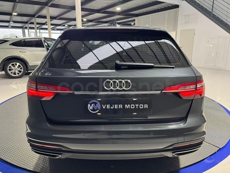 Usado Audi A4 Advanced Plus 136 CV (100 kW) 2019 Gris / plata Familiar