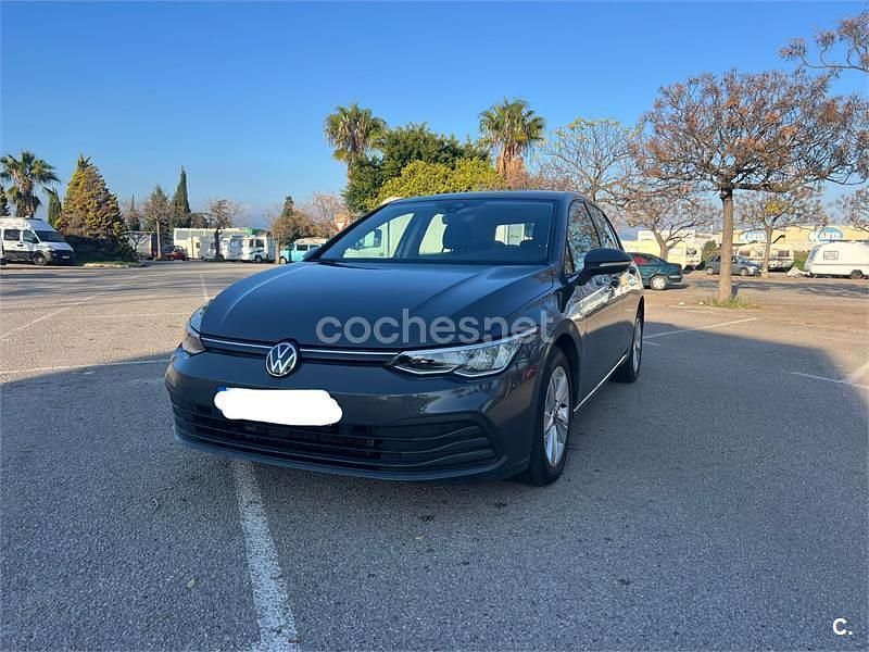 Usado VW Golf VIII Life 110 CV (80 kW) 2023 Gris / plata Berlina