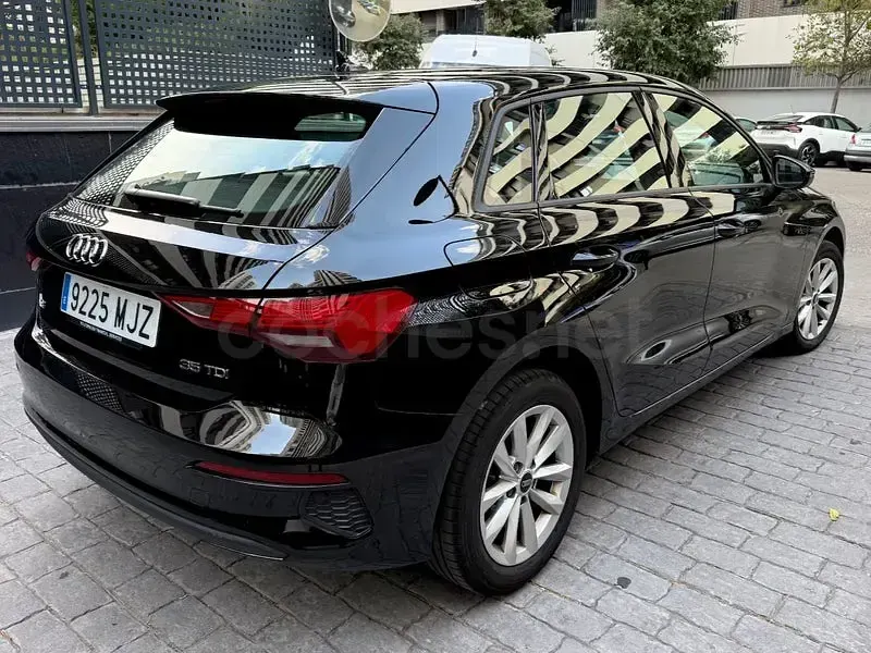 Usado Audi A3 150 CV (110 kW) 2023 Negro Berlina