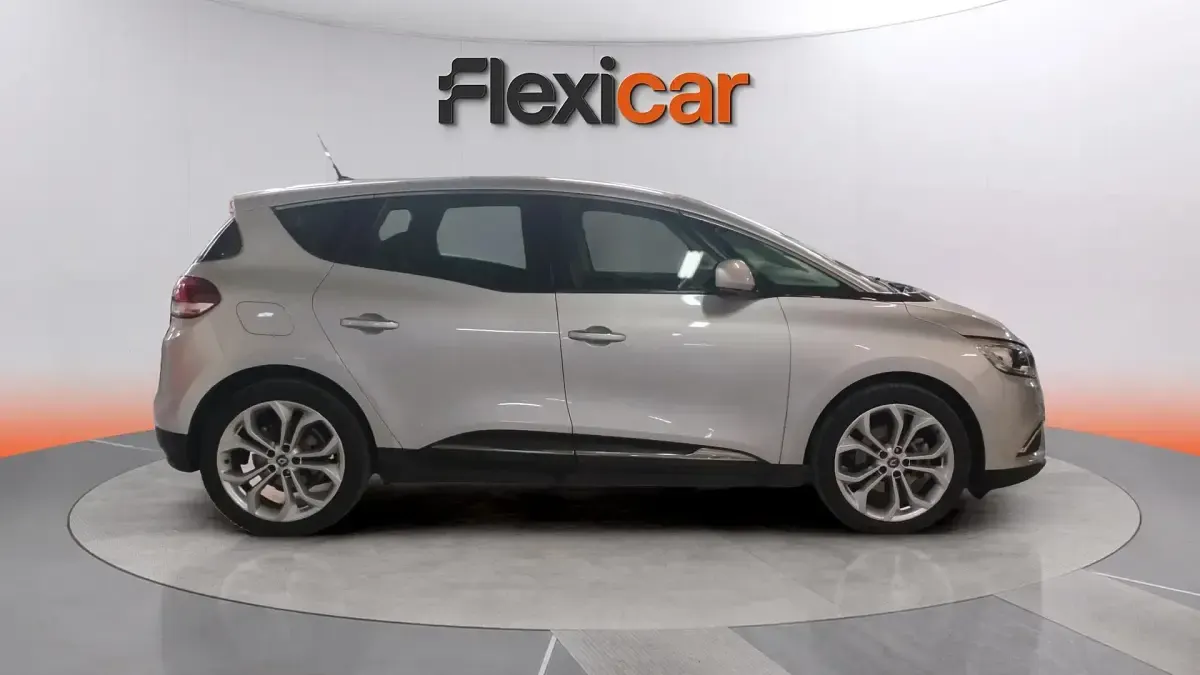 Usado Renault Scénic Intens 110 CV (80 kW) 2017 Gris Monovolumen