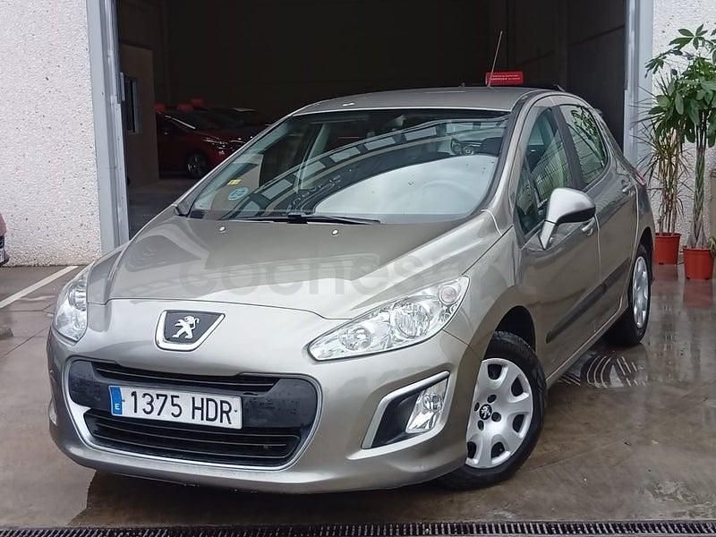 Beige Usado 2011 Peugeot 308 Access Berlina | 5995 € (Precio justo) - Imagen 1/4