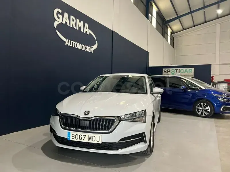 Usado Skoda Scala Active 110 CV (80 kW) 2023 Blanco Utilitario