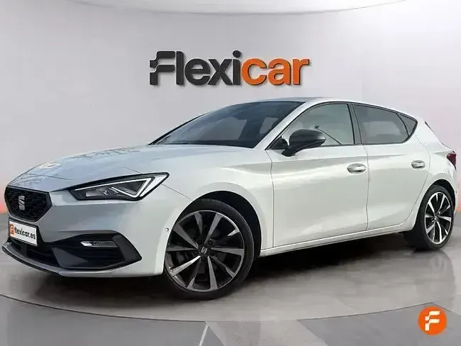 Usado Seat Leon Style 130 CV (95 kW) 2022 Blanco