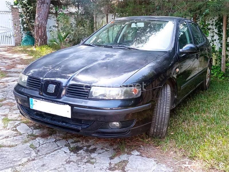 Usado Seat Leon Sport 105 CV (77 kW) 2004 Negro Utilitario