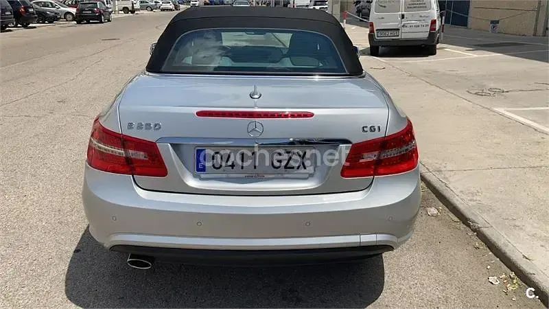 Usado Mercedes E250 Avantgarde 204 CV (150 kW) 2010 Gris / plata Descapotable