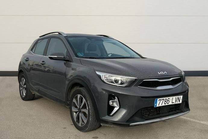 Usado Kia Stonic 101 CV (74 kW) 2021 Gris SUV