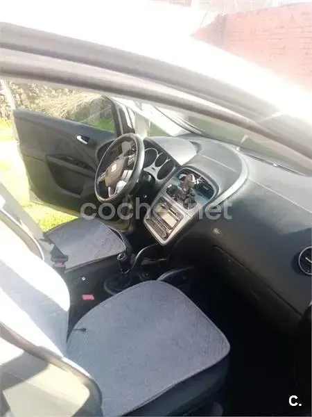 Usado Seat Altea Style 105 CV (77 kW) 2010 Beige Monovolumen