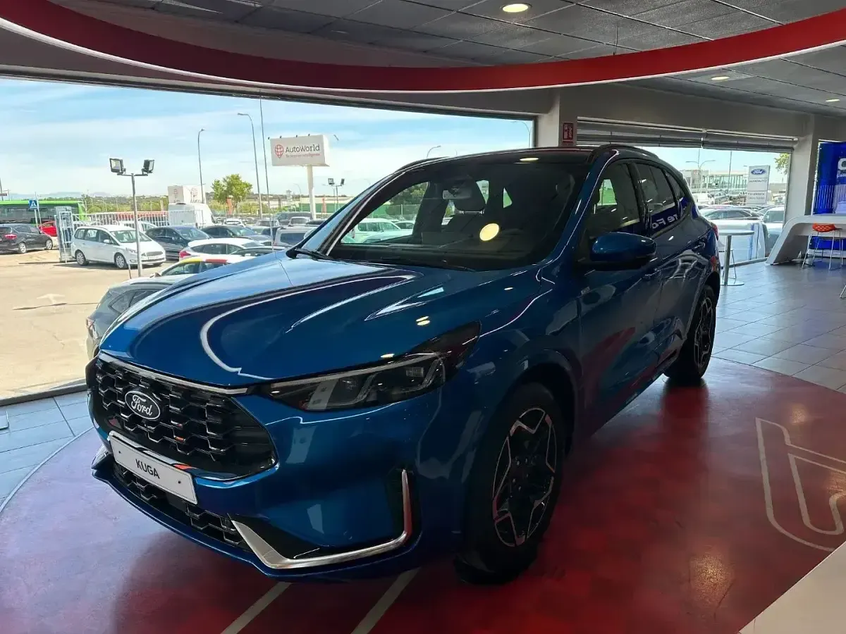 Nuevo Ford Kuga ST-Line X 150 CV (110 kW) 2026 Verde SUV