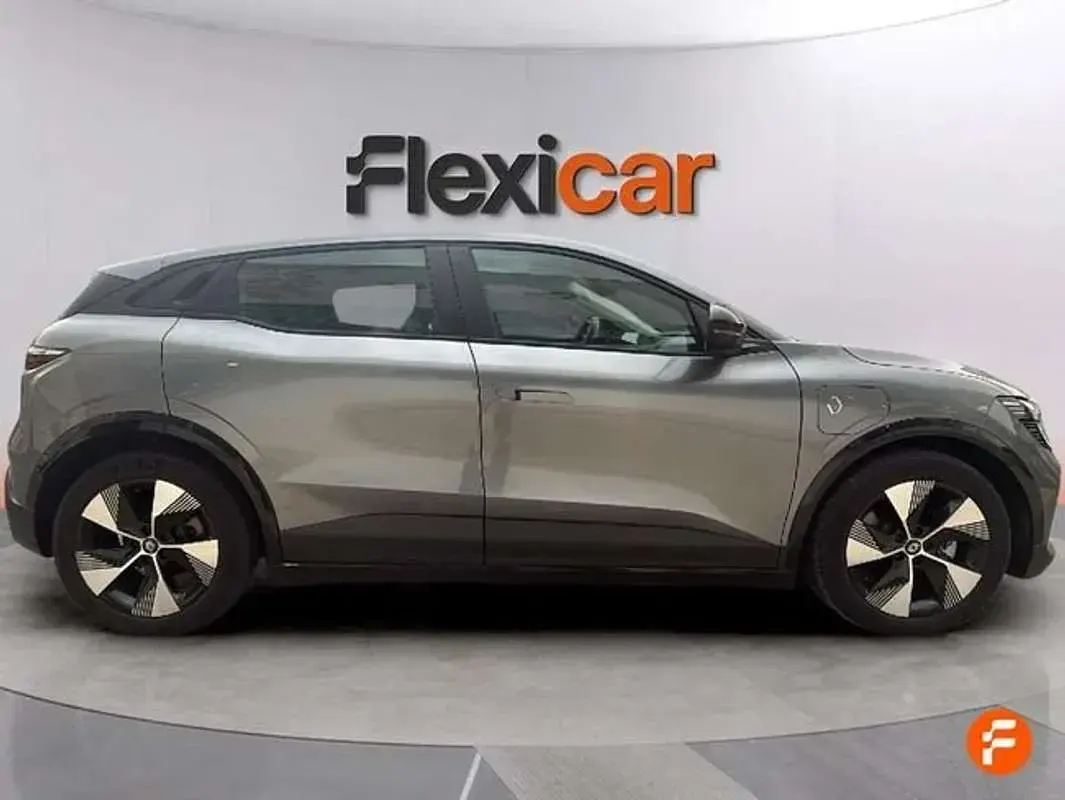 Usado Renault Mégane Equilibre 96 kW (131 CV) 2022 Gris Utilitario