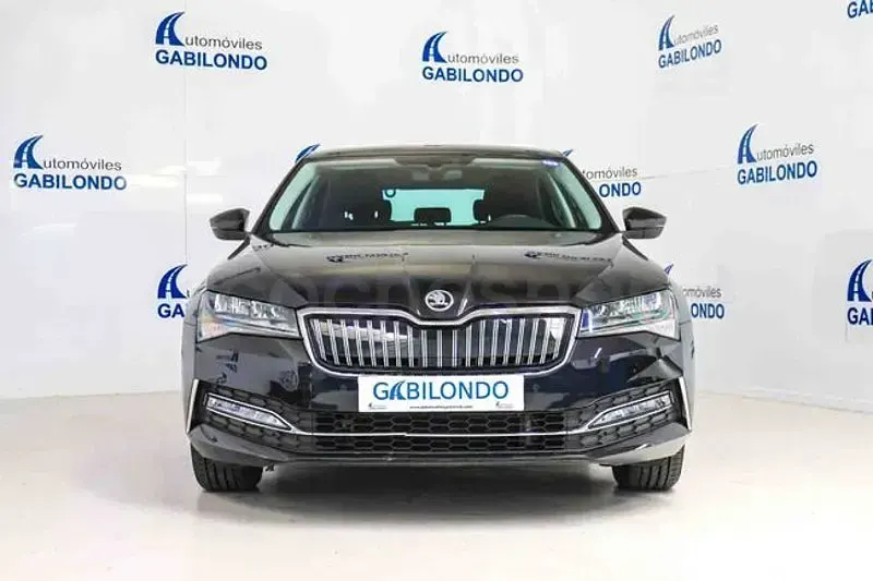 Usado Skoda Superb Style 218 CV (160 kW) 2021 Negro Berlina