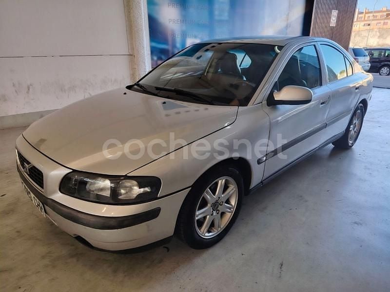 Usado Volvo S60 163 CV (119 kW) 2003 Gris / plata Berlina