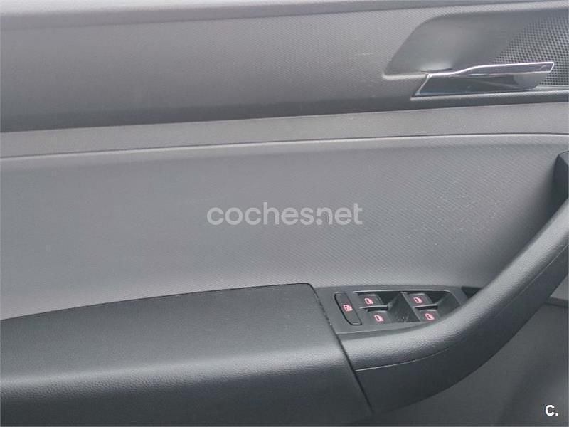 Usado Seat Toledo Style 105 CV (77 kW) 2015 Gris / plata Berlina