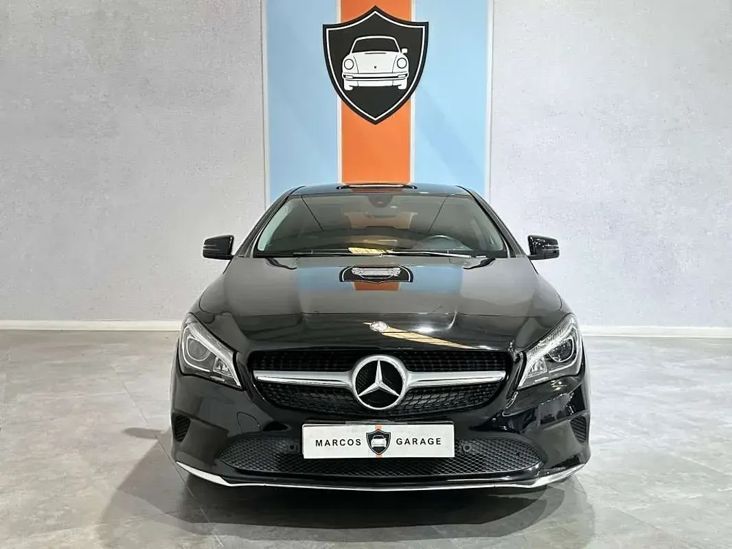 Usado Mercedes CLA180 Shooting Brake Urban 122 CV (89 kW) 2016 Negro Familiar