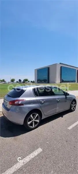 Usado Peugeot 308 Allure 130 CV (95 kW) 2014 Gris / plata Berlina