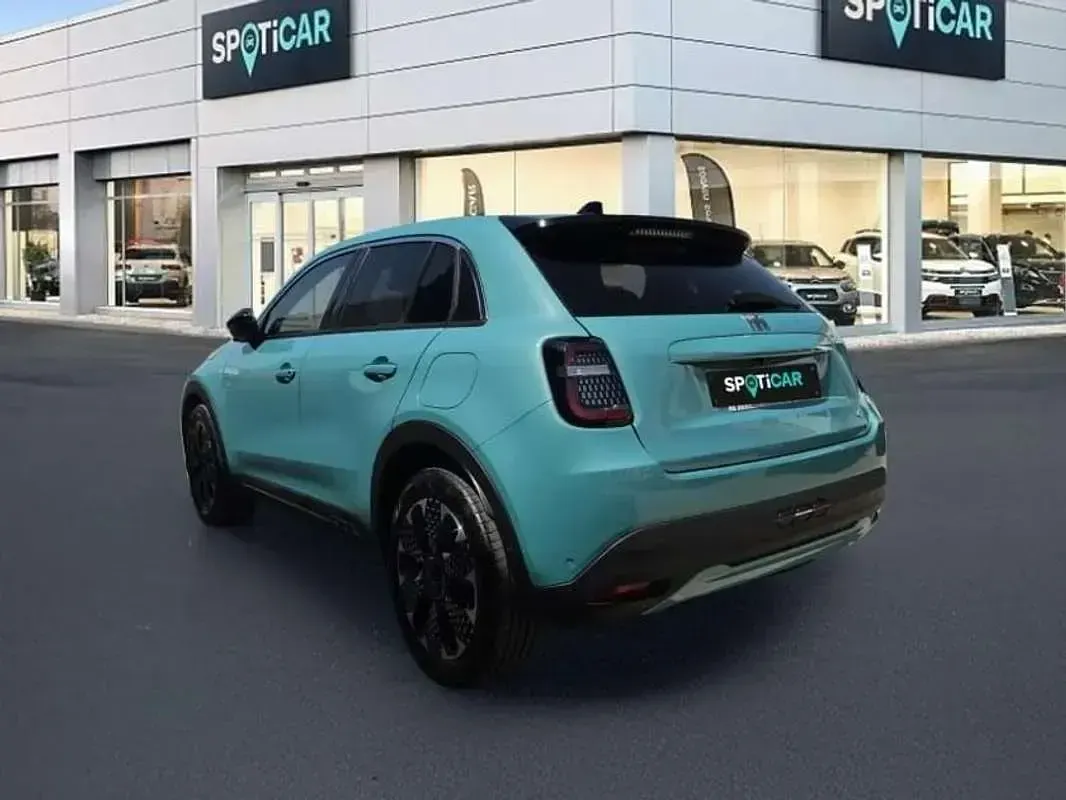 Usado Fiat 600E La Prima 114 kW (156 CV) 2025 Azul SUV