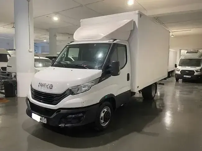 Usado Iveco Daily 140 CV (102 kW) 2022 Blanco Berlina