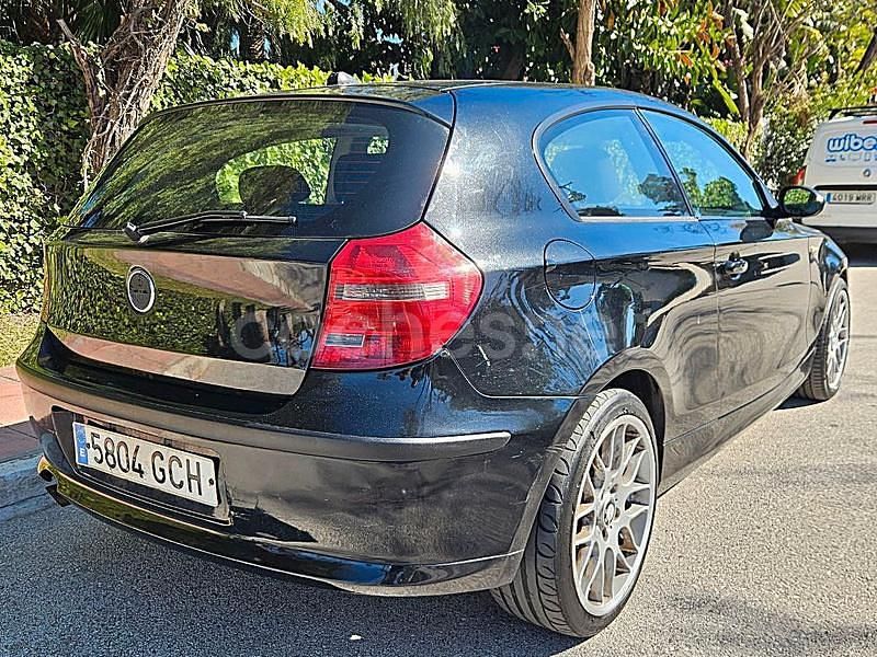 Usado BMW 118 143 CV (105 kW) 2007 Negro Utilitario