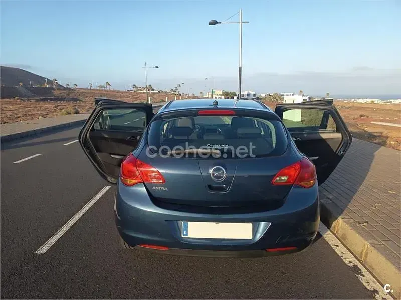 Usado Opel Astra Sport 115 CV (84 kW) 2010 Azul Berlina