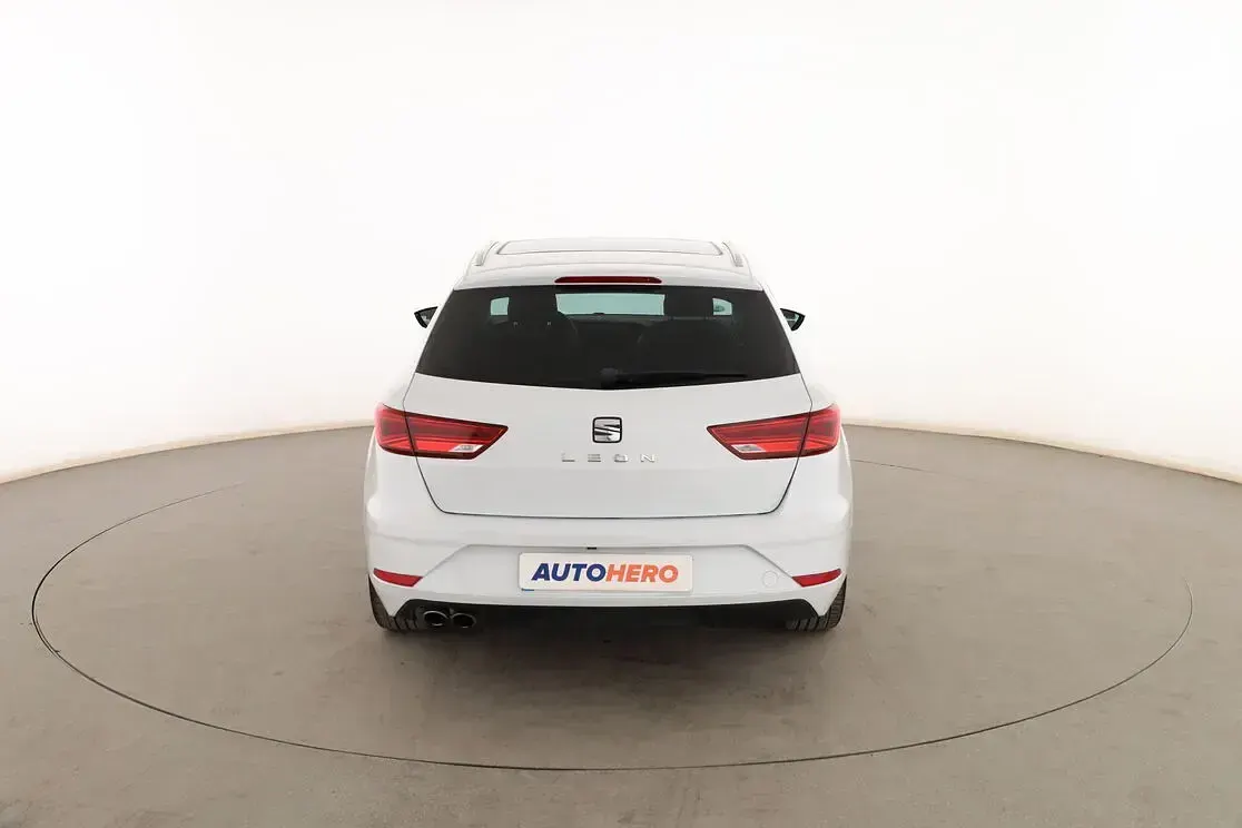 Usado Seat Leon XCELLENCE 150 CV (110 kW) 2018 Blanco Familiar