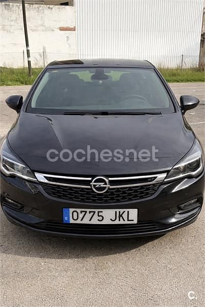 Usado Opel Astra Selective 110 CV (80 kW) 2016 Negro Berlina