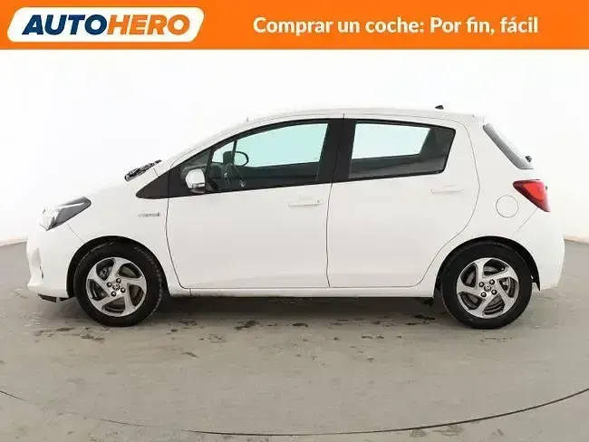 Usado Toyota Yaris Hybrid Active 101 CV (74 kW) 2015 Blanco Berlina