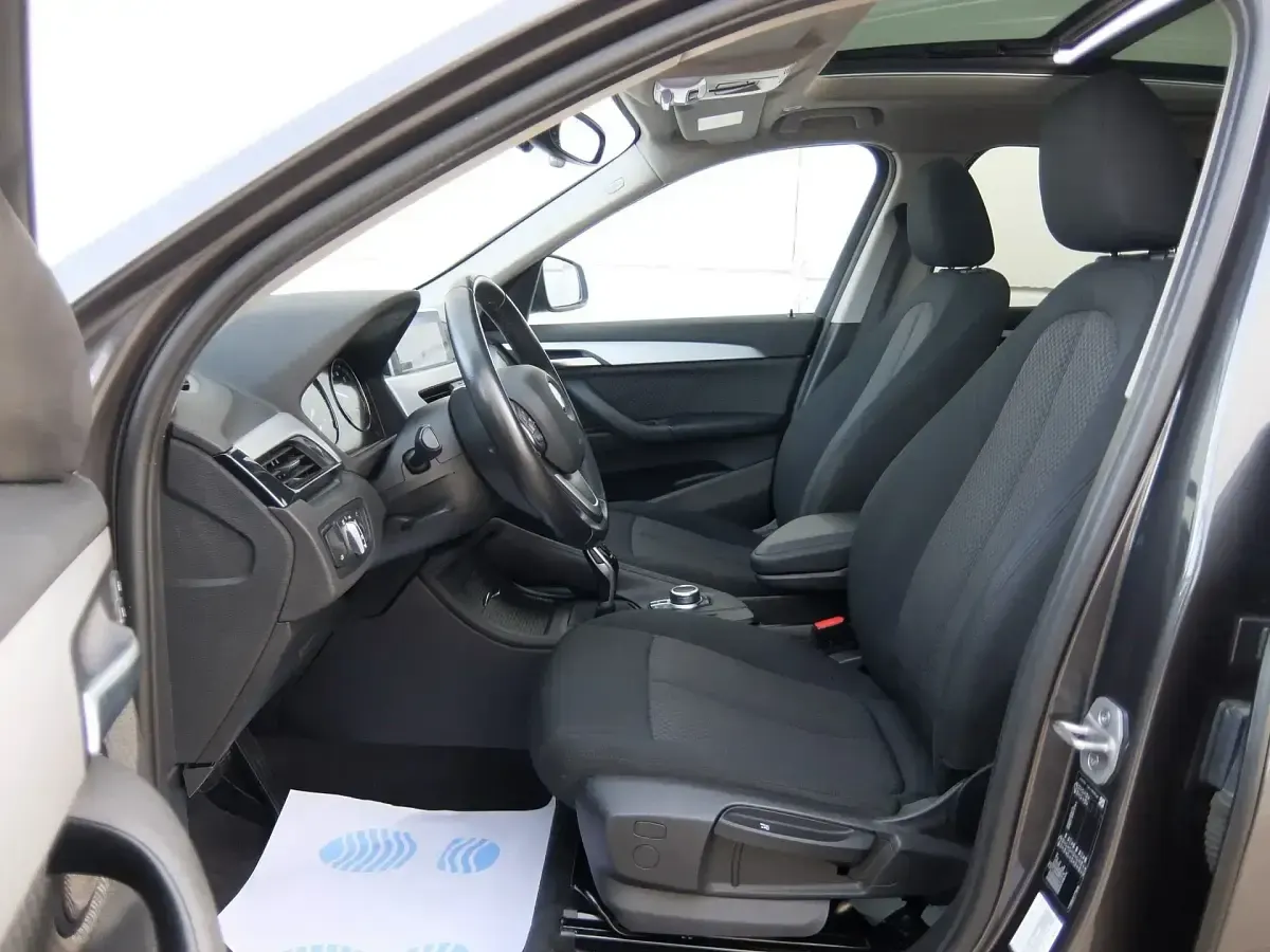 Usado BMW X1 Advantage 140 CV (102 kW) 2021 Gris / plata SUV