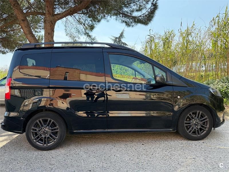 Usado Ford Tourneo Courier Sport 100 CV (73 kW) 2018 Negro Monovolumen