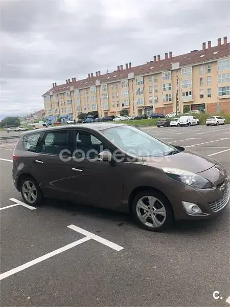 Usado Renault Scénic III Dynamique 130 CV (95 kW) 2011 Beige Monovolumen