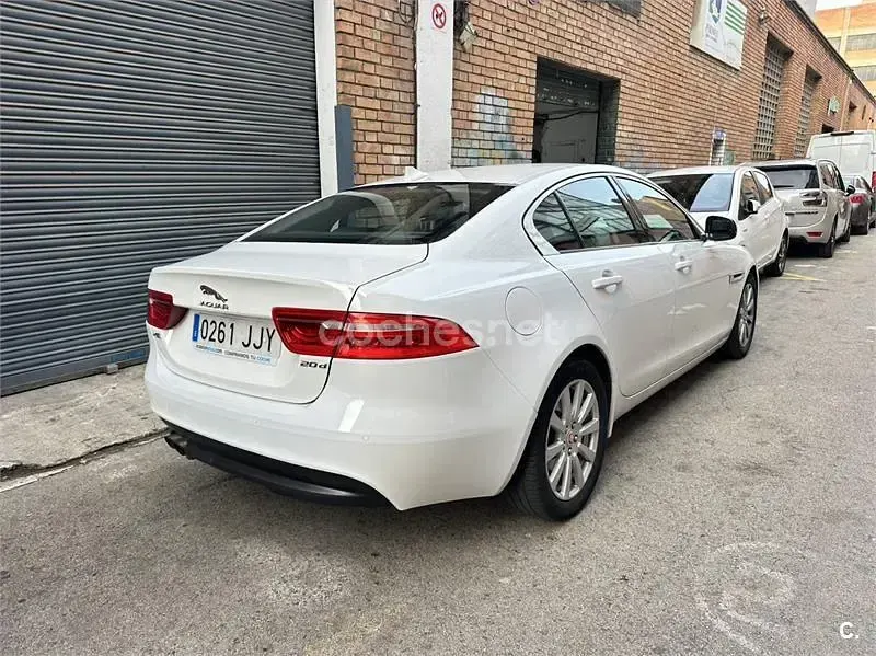 Usado Jaguar XE Pure 180 CV (132 kW) 2016 Blanco Berlina