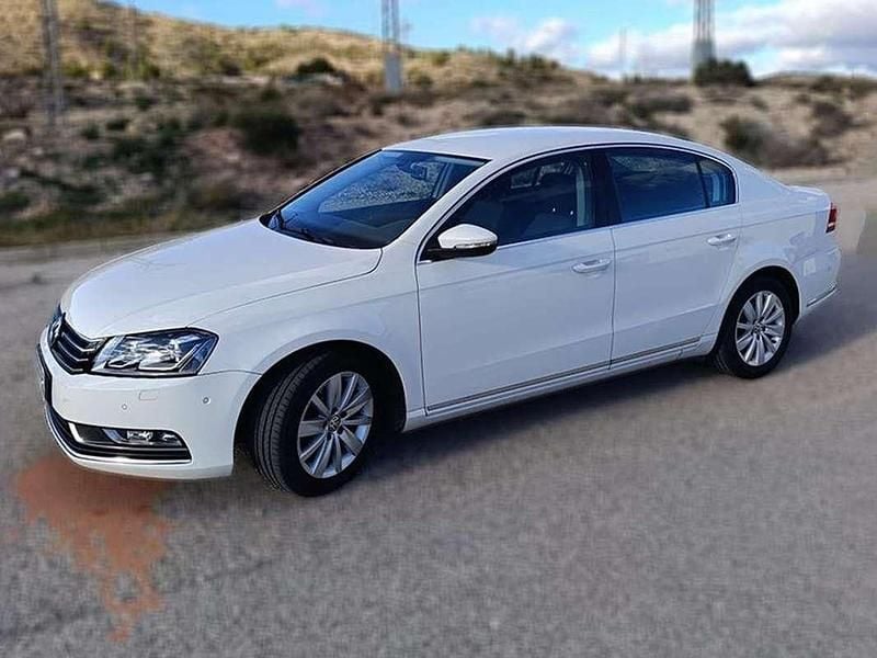 Usado VW Passat Highline 140 CV (102 kW) 2012 Blanco Familiar