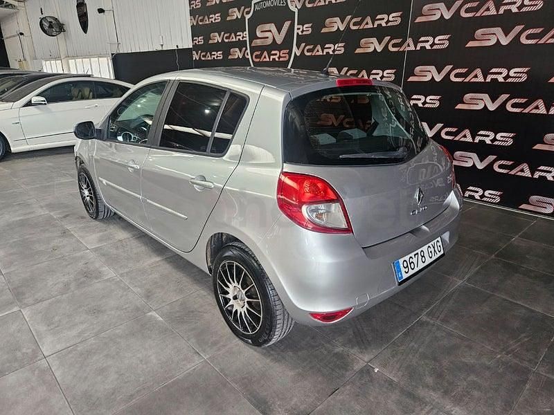 Usado Renault Clio II Exception 85 CV (62 kW) 2010 Gris / plata Berlina