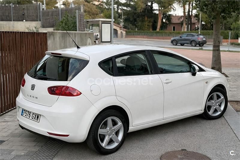 Usado Seat Leon Reference 105 CV (77 kW) 2010 Blanco Utilitario