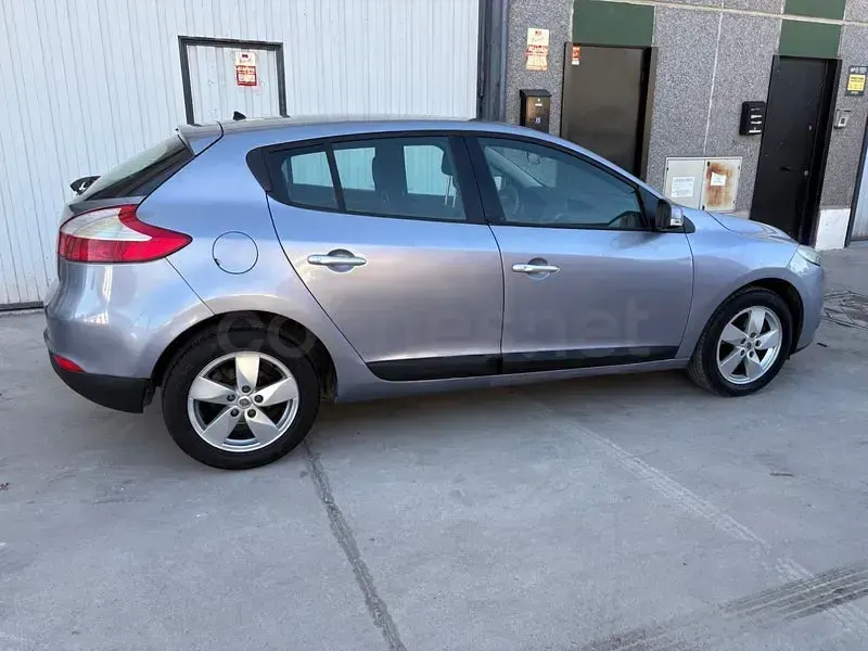 Usado Renault Mégane III Dynamique 110 CV (80 kW) 2011 Azul Berlina