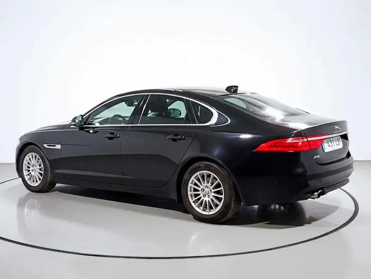 Usado Jaguar XF Prestige 163 CV (119 kW) 2016 Negro Berlina