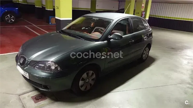 Usado Seat Ibiza Stella 75 CV (55 kW) 2003 Verde Utilitario