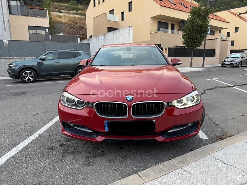 Usado BMW 318 143 CV (105 kW) 2013 Rojo Familiar