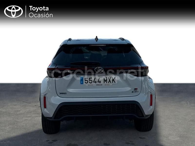 Usado Toyota Yaris Cross Sport 130 CV (95 kW) 2024 Gris / plata SUV