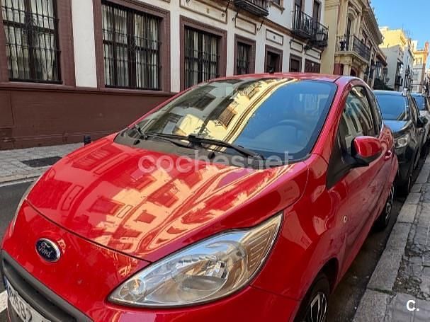 Usado Ford Ka 69 CV (50 kW) 2015 Rojo Berlina