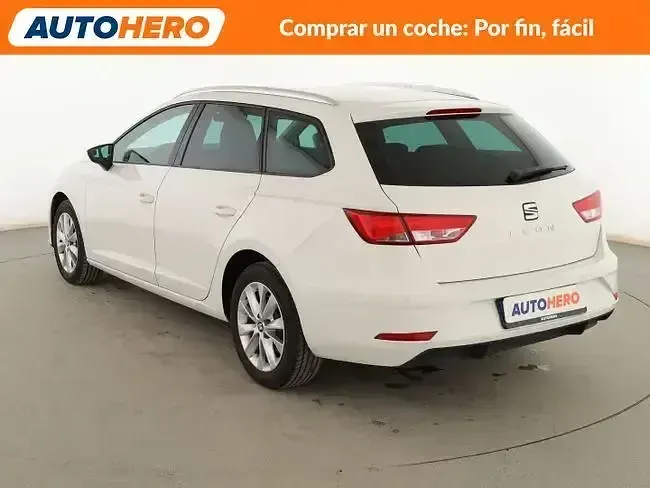 Usado Seat Leon Style 115 CV (84 kW) 2019 Blanco Familiar
