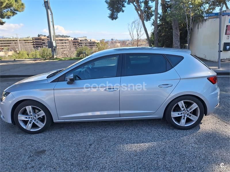 Usado Seat Leon FR 150 CV (110 kW) 2017 Gris / plata Berlina