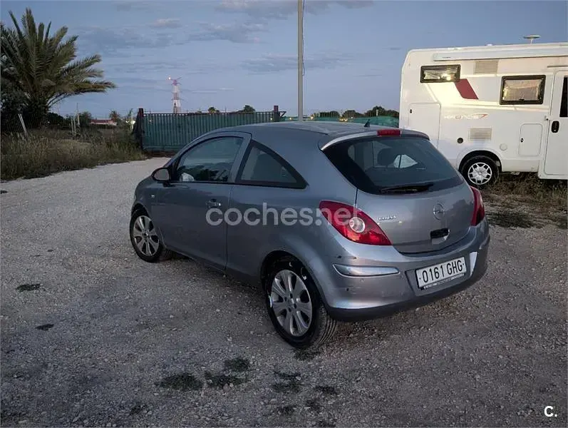 Usado Opel Corsa Enjoy 80 CV (58 kW) 2008 Gris / plata Utilitario