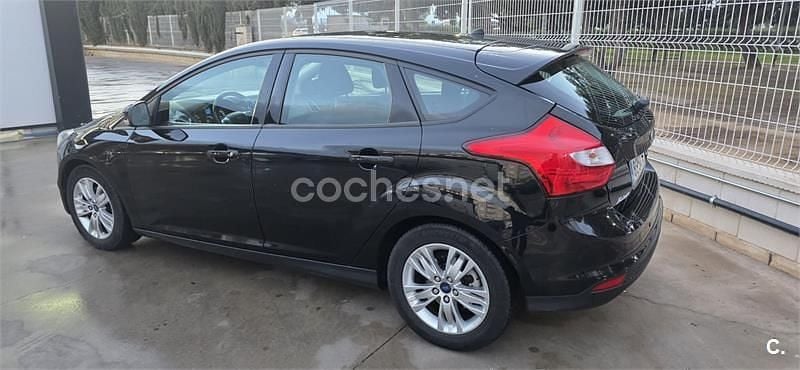 Usado Ford Focus Trend 125 CV (91 kW) 2012 Negro Berlina