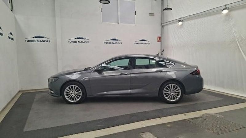 Usado Opel Insignia Innovation 165 CV (121 kW) 2020 Gris / plata Berlina
