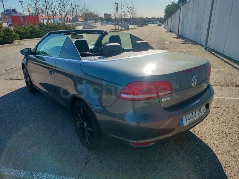 Usado VW Eos Sport 140 CV (102 kW) 2011 Gris / plata Descapotable