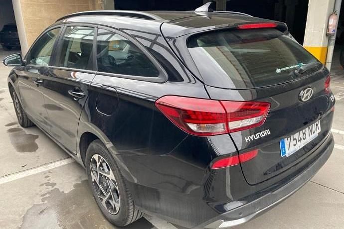 Usado Hyundai i30 101 CV (74 kW) 2025 Negro Familiar